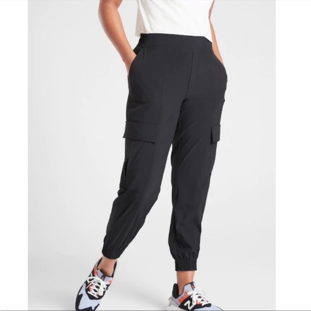 Athleta Size 2 Black Chelsea Utility Cargo Pocket Jogger Pants Athletic Pull On